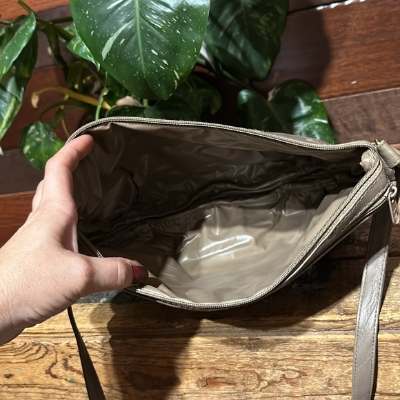 NWOT No Brand Tag Small Tanish Brown Floral Shoulder Bag - Picture 8 of 8